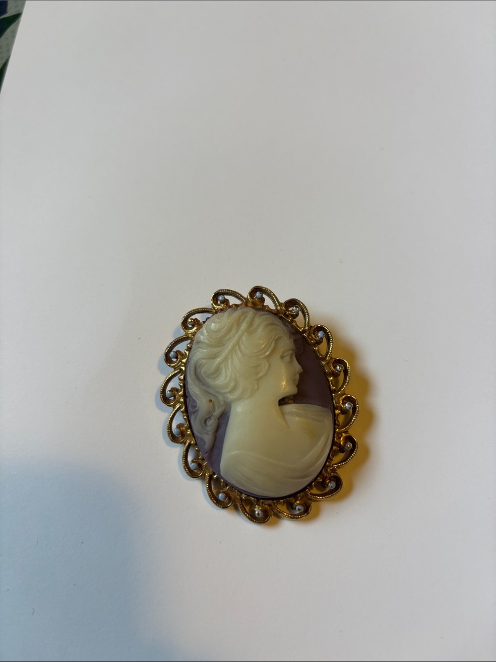 Vintage-Inspired Cream and Purple Cameo Brooch - Classic Women Jewelry